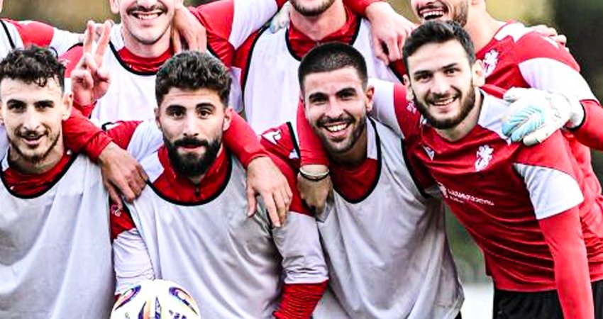 დასაფასებელი ჟესტი - როგორ მიულოცა ხვიჩა კვარაცხელიამ მეგობარს დიდი საფეხბურთო წარმატება