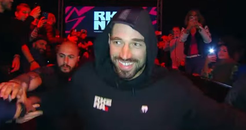 VIDEO: წავიდააააა! - ბუკას გამოსვლა სადებიუტო ბრძოლაზე