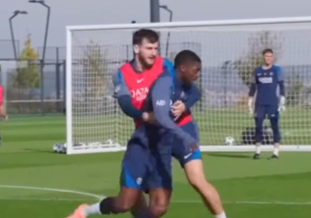 VIDEO: ხვიჩა კვარაცხელიას ორთაბრძოლა დემბელესთან "პსჟ"-ს ვარჯიშზე