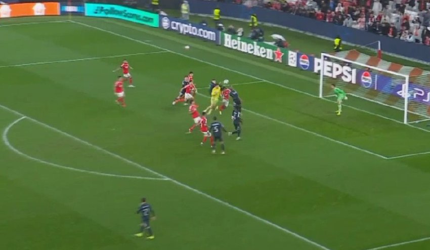 VIDEO: სიგიჟეააა - ბენფიკას მეკარემ რეალს გაუტანა და გუნდი პლეი ოფში გაიყვანა