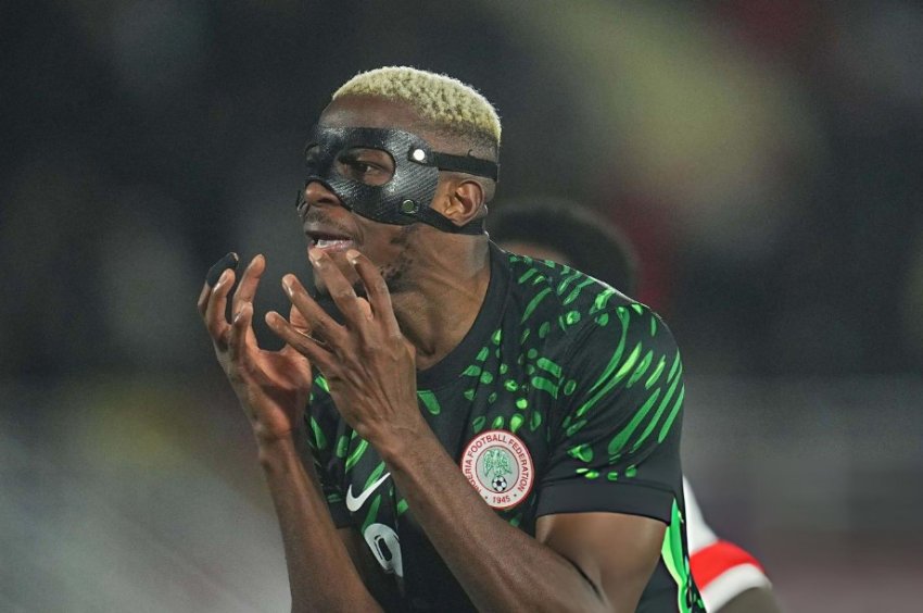 VIDEO: უბრალოდ გაგიჟდა - ოსიმენი აფრიკის თასზე თანაგუნდელ ლუკმენს ეჩხუბა