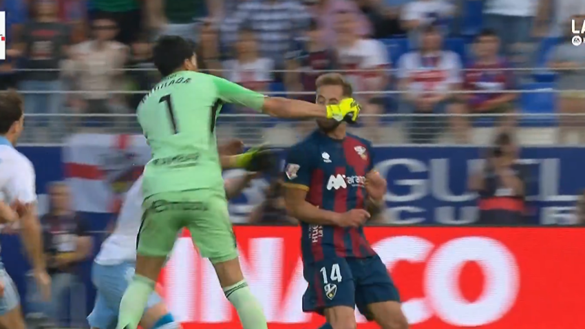 VIDEO: "სარაგოსას" მეკარემ წითელი ბარათი მიიღო და მეტოქეს პირდაპირ სახეში ჩაარტყა